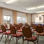 Days Inn By Wyndham Brockville 